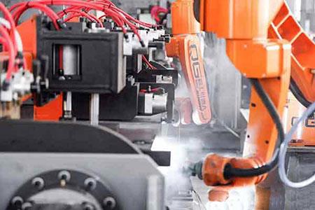 Lõpptuledega keevitusroboti hakatakse kasutama suuremas mõõtes.jpg End beam welding robot is about to put into use on a large scale.jpg