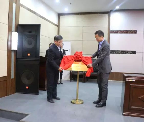 Hiina ekspordi kraana kvaliteedi ja tehnoloogia edendamise komitee loodud konverentsil pidulikult!. Jpg China export crane quality and technology promotion Committee established conference held ceremoniously!.jpg