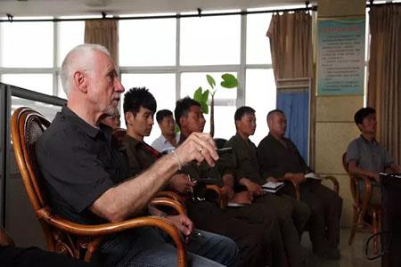 Saksa eksperdid teostavad meie ettevõtte welders.jpg teoreetilist ja praktilist koolitust German experts conduct theoretical and practical training for our company’s welders.jpg